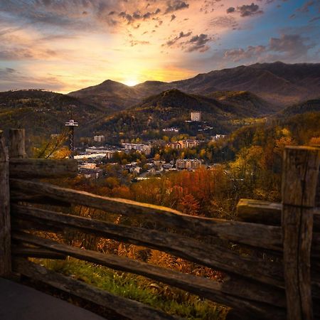 A Higher Calling, 1089 Of Free Area Attraction Tickets For Each Paid Day, Dollywood And More! Pigeon Forge Esterno foto