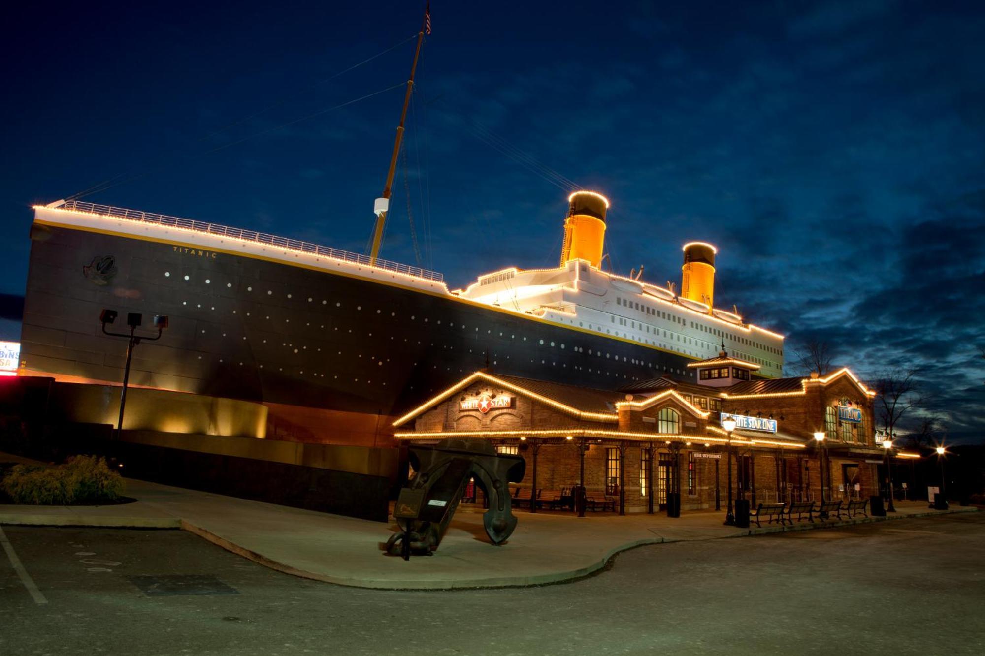 A Higher Calling, 1089 Of Free Area Attraction Tickets For Each Paid Day, Dollywood And More! Pigeon Forge Esterno foto